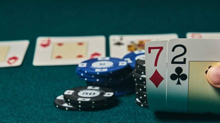 Bluff Bài Trong Live Poker – Tố Láo Đúng Cách